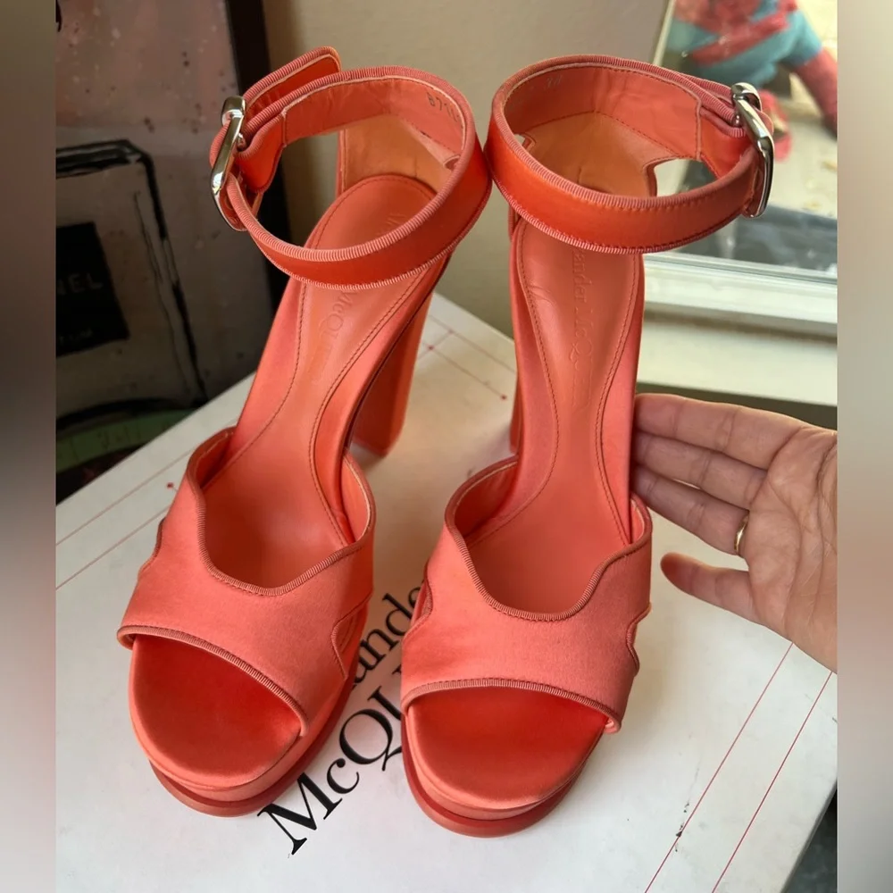 FINAL SALE🤍ALEXANDER MCQUEEN apricot satin heeled sandals ❤️ - Picture 10 of 16